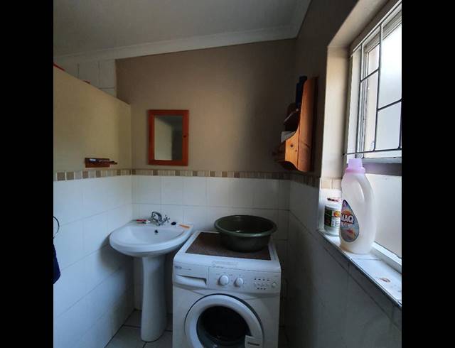 2 BEDROOM PROPERTY TO RENT IN OATLANDS